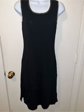 Classic Black Sleeveless Knit Dress with Contrast Trim